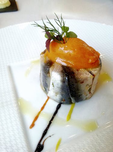 Moelleux de sardines, fondue de poivrons, sorbet tomate