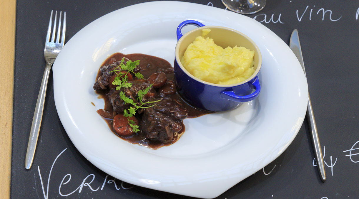 Cocotte de joues de porc confites au vin rouge | Régal