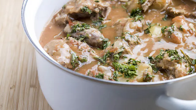 Épaule d'agneau en ragoût : recette de chef facile | Régal