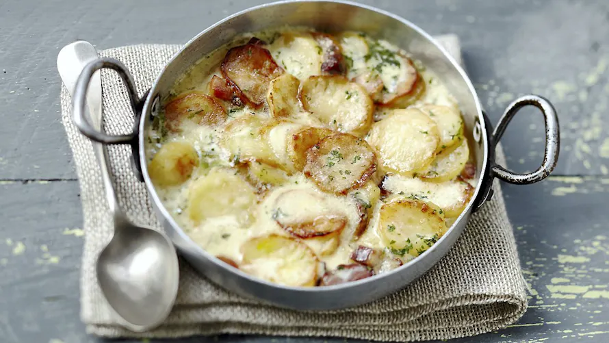 Truffade : la VRAIE recette au cantal en 4 étapes faciles | Régal