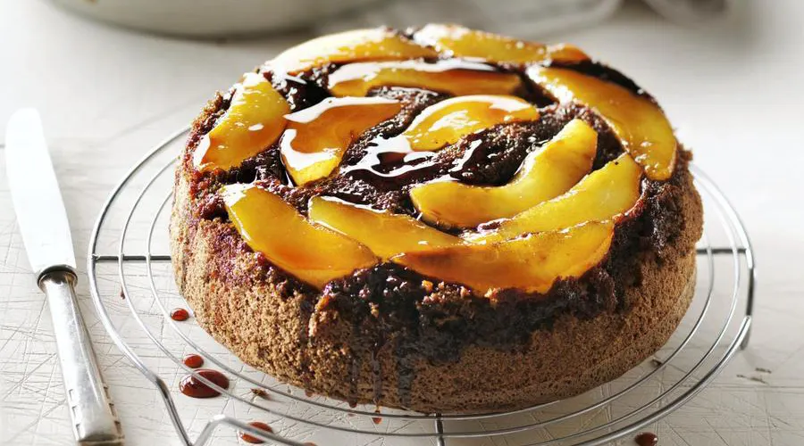https://i-re.unimedias.fr/2024/04/29/r70renversants-gateau-poire-caramelj-bh0-662f43a9ac2b4.jpg?auto=format%2Ccompress&crop=faces&cs=tinysrgb&fit=max&ixlib=php-4.1.0&w=1050