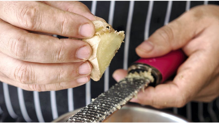 Gaspacho melon-porto-gingembre, crème à la menthe et pignons torréfiés ...
