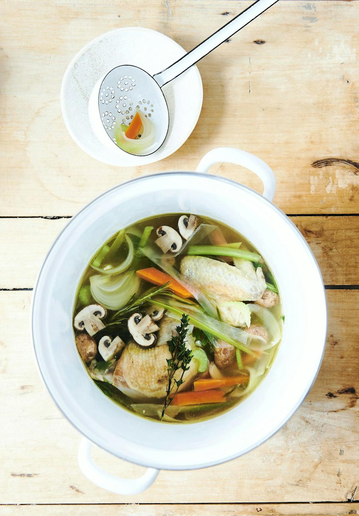 Bouillon de poule : recette facile | Régal