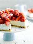 Cheesecake facile aux fraises, pistaches et fromage blanc sans cuisson