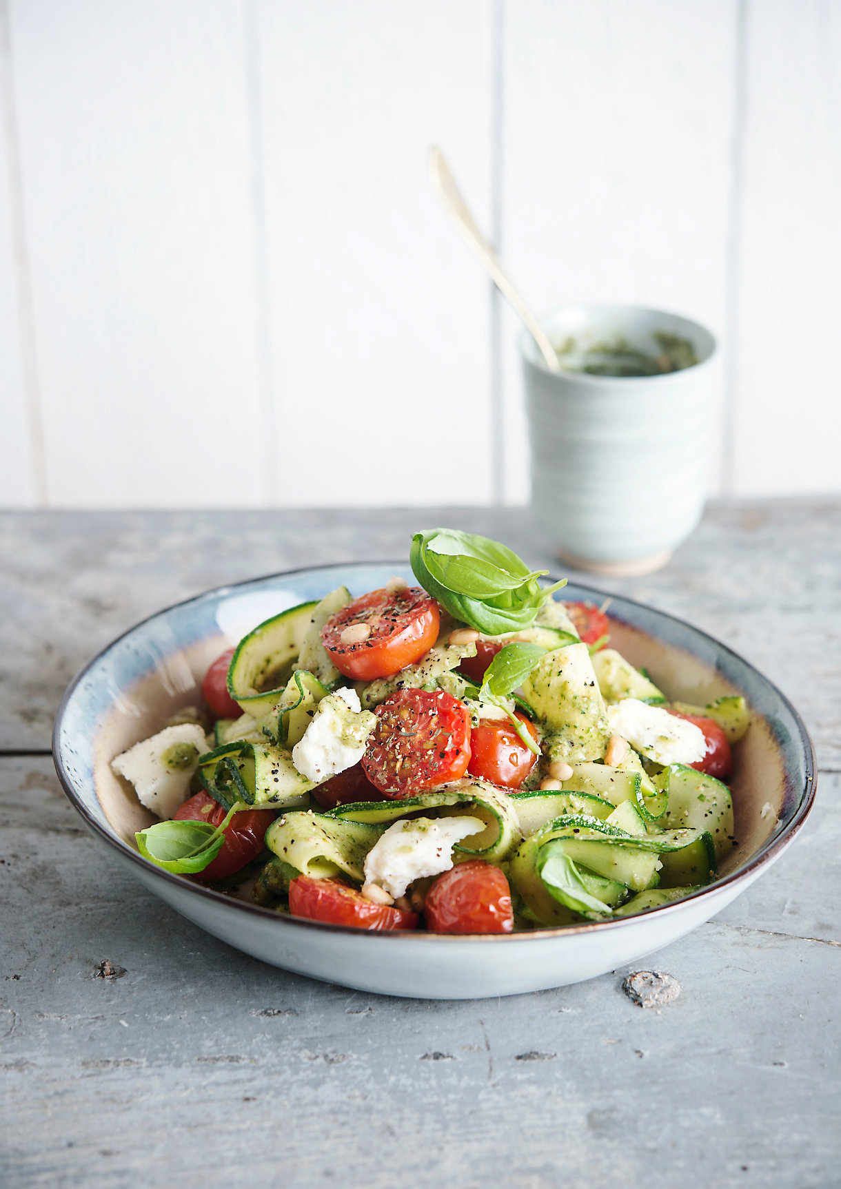 Salade De Courgettes Crues Et Tomates Mozzarella