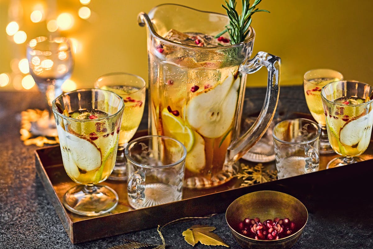 Cocktail de Noël poire & rhum : recette festive | Régal