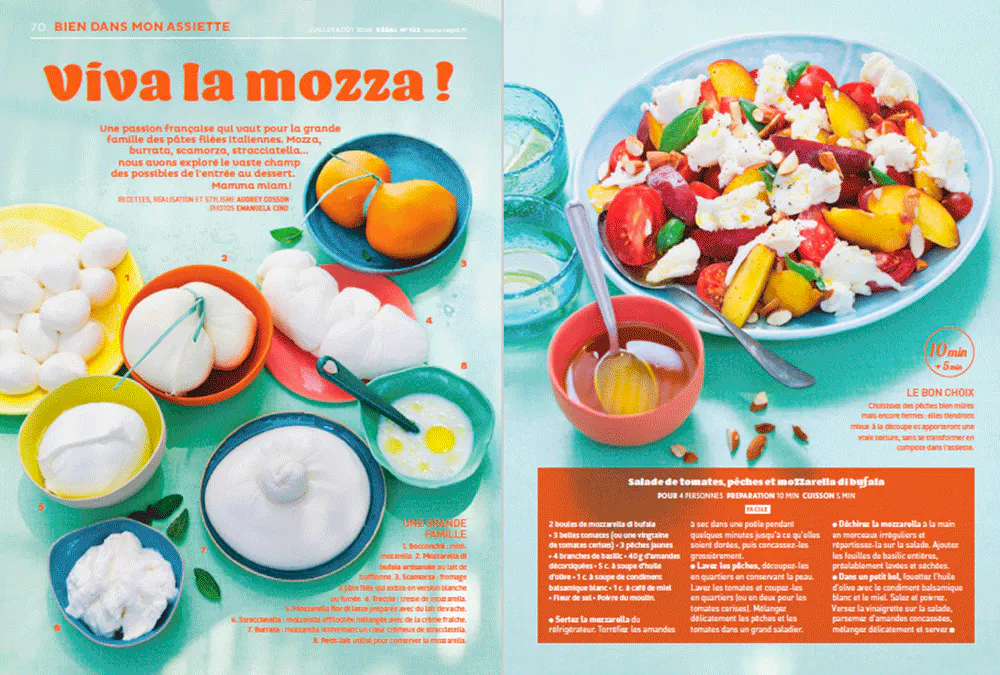 Assortiment de mozzarella et fruits colorés avec texte de recette en arrière-plan.
